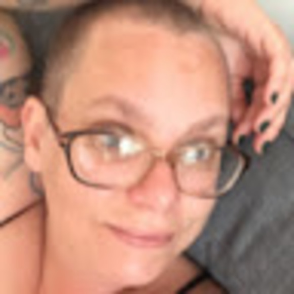 Meet your Posher, Jenn - Picture 1 of 1